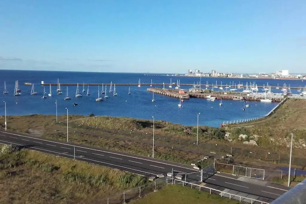 Apartment Stunning 3 Large Bedrooms 2 Bathrooms In Edinburgh Harbour