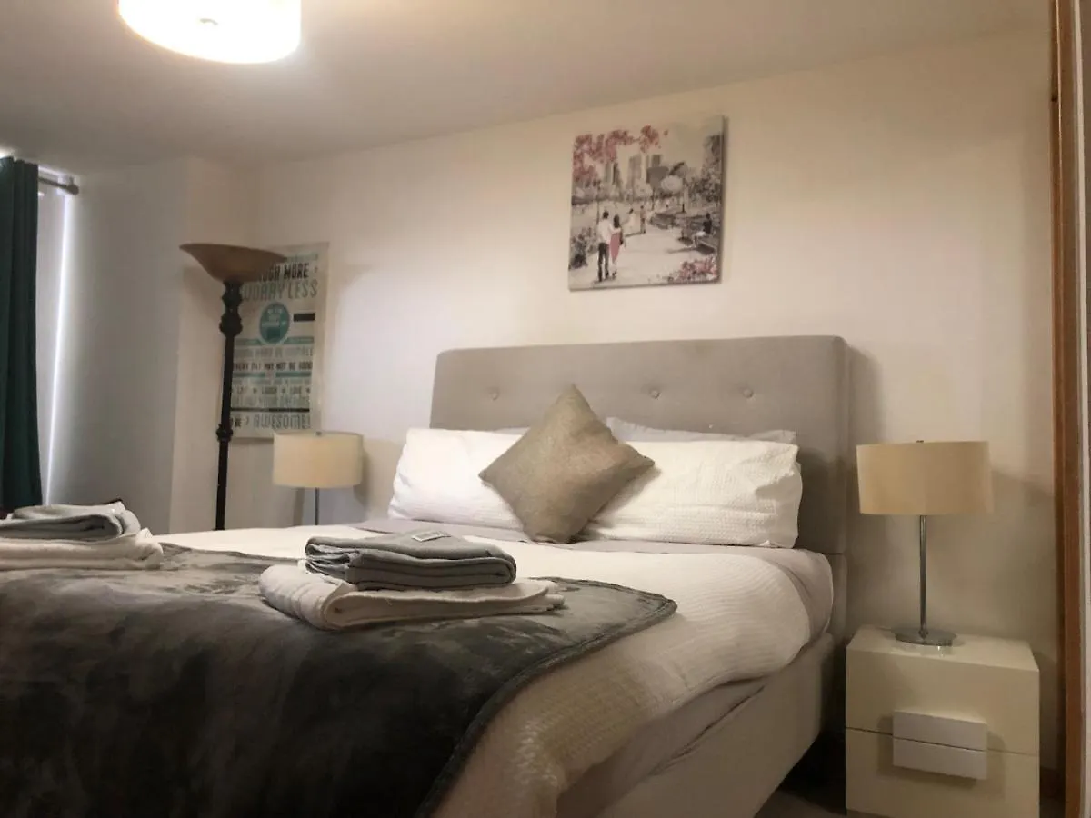 Stunning 3 Large Bedrooms 2 Bathrooms In Edinburgh Harbour