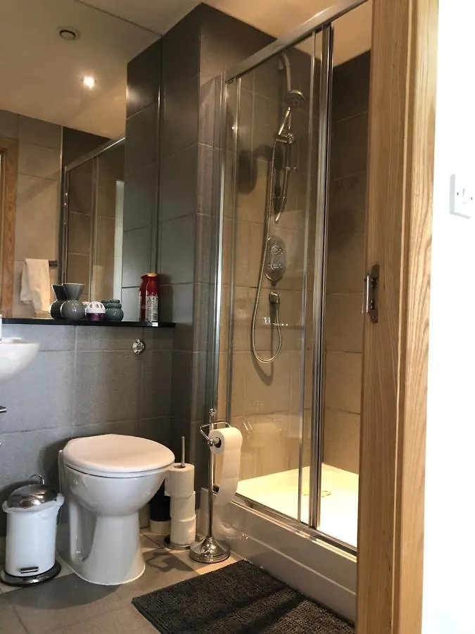 Stunning 3 Large Bedrooms 2 Bathrooms In Edinburgh Harbour 0*,